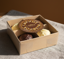 Ассорти из 4 сырных конфет Камамбер в молочном и белом шоколаде "Larka Chocolates"