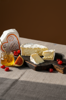 Сыр мягкий "ЛАВЧИЗ" из коровьего молока Раниталь