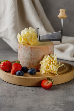 Сыр Тет-де-Муан серебряный 51% "Margot Fromages S.A"