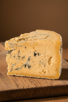 Сыр с голубой плесенью Шропшир Блю 28% "Fromagelle"