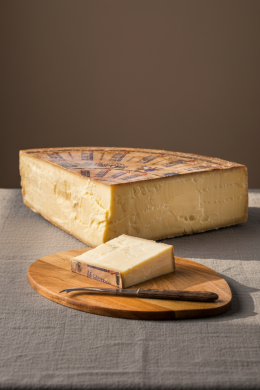 Сыр Грюйер пещерный выдержки 49% "Margot Fromages S.A"