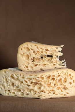 Сыр  "Ока" по рецепту Маасдама "Дединовское Подворье", 45%