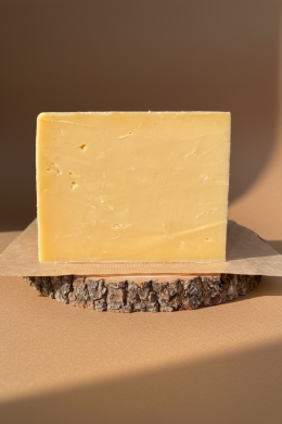 Сыр Чеддер молодой 50%, Крым