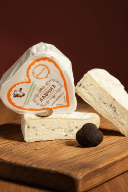 Сыр мягкий "ЛАВЧИЗ" с черным трюфелем Раниталь