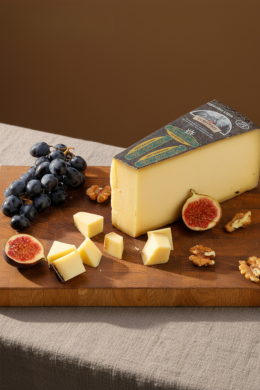 Сыр Фьор дель Альпи, 45% "Margot Fromages S.A"