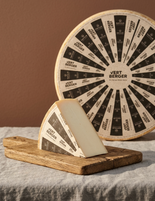 Сыр Грюйер «Горная Вершина», 51% Швейцария 6 мес.