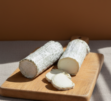 Сыр мягкий Шеврет из козьего молока в золе, 50%. Рубцов